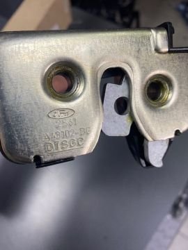Ford Fiesta Bagaj İç Kilidi 2002-2008 Yıllar Arası ORJİNAL 2S61A43102BG 2-124 (Kargosu Ücretsiz)