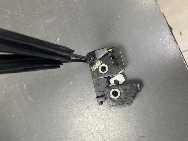 Ford Fiesta Bagaj İç Kilidi 2002-2008 Yıllar Arası ORJİNAL 2S61A43102BG 2-124