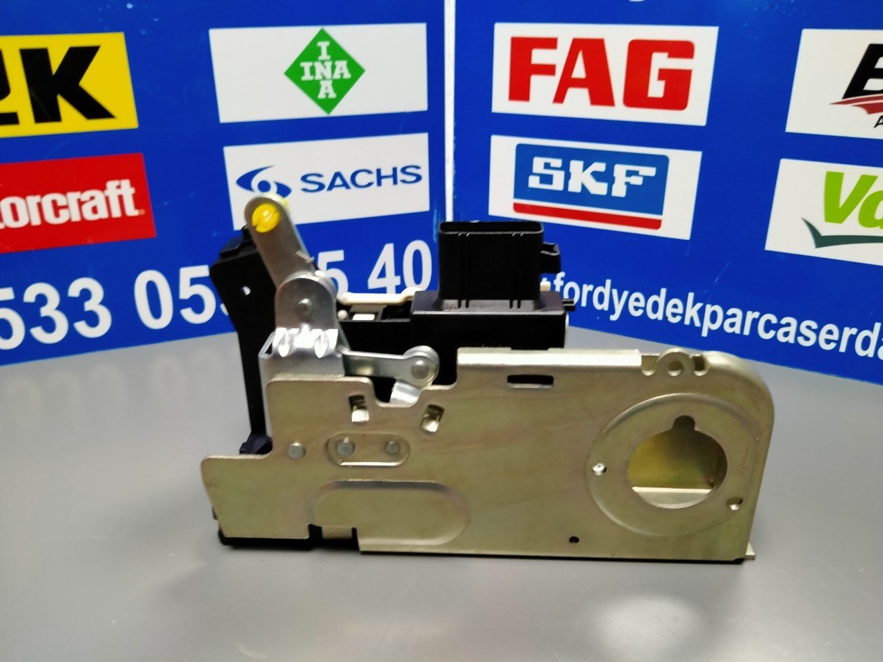 Arka bagaj iç kilidi sağ kapıdaki merkezi kilitli minibüs 2004-2013 arası V184 V347 Ttansit