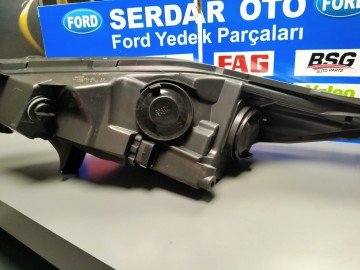 Ön Far Sağ Siyah Zemin TREND 2013-2017 arası Ford Fiesta