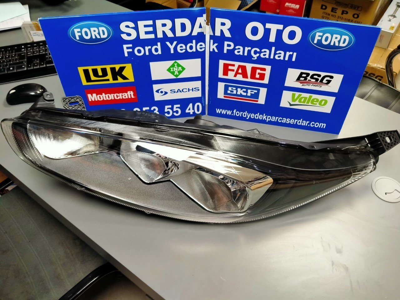 Ön Far Sol Siyah Zemin TREND 2013-2017 arası Ford Fiesta (=LÜTFEN AÇIKLAMA BÖLÜMÜNÜ OKUYUNUZ=)