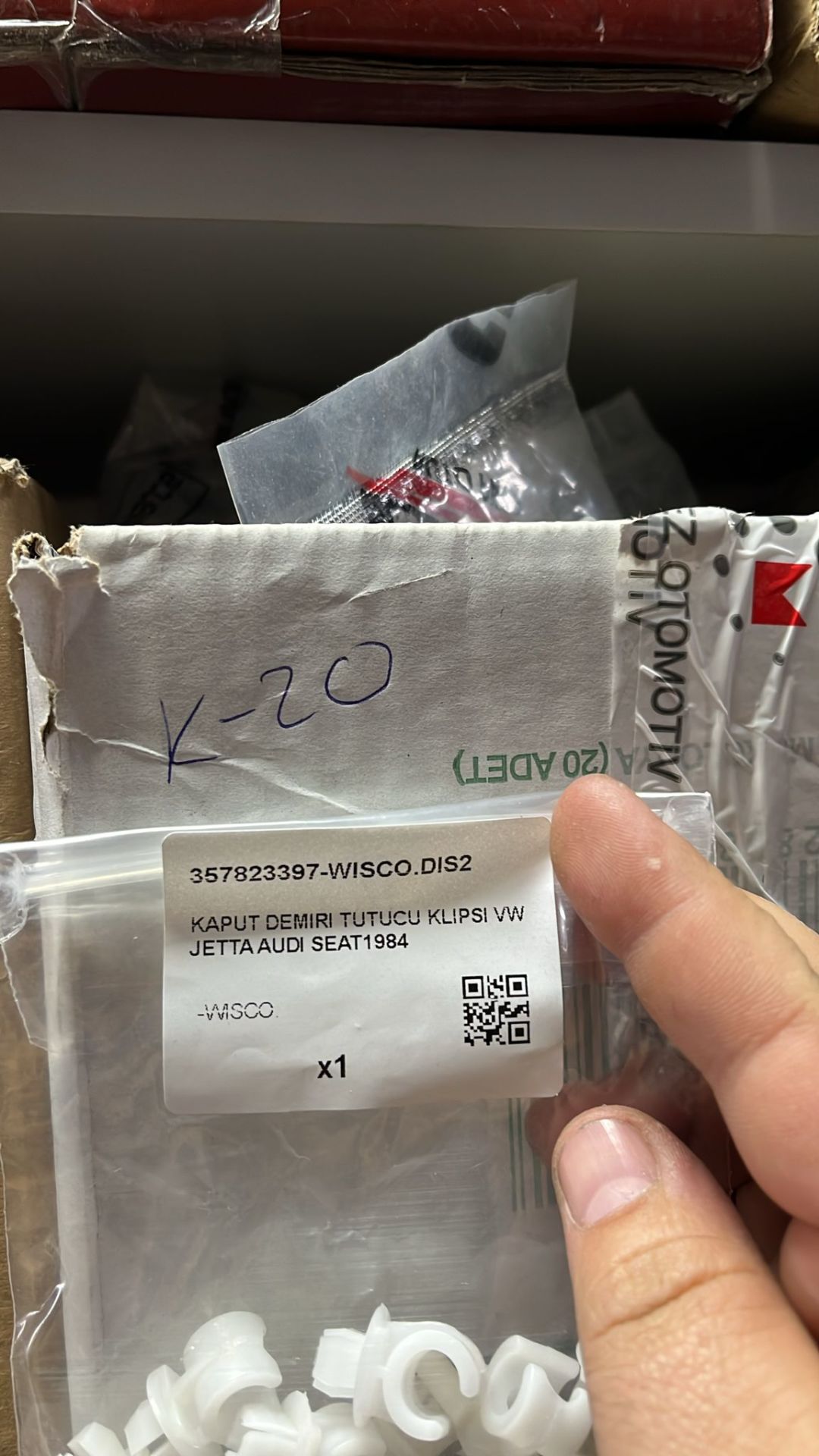 MOTOR KAPUT DAYAMA DEMİR TUTUCU KLİPSİ JETTA AUDİ 357823397 K-20