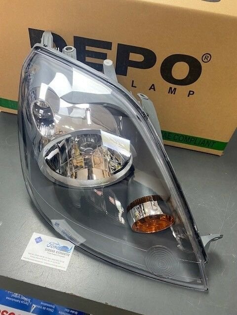 Ford Fiesta Ön Far Sağ 2006-2008 Yıllar Arası DEPO 431-1172RLDEM (Kargosu Ücretsiz)