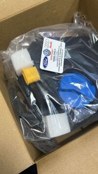 RADYATÖR YEDEK EK SU DEPOSU KAPAKLI AUDİ Q7 06-15 TOUAREG 02-10 CAYENNE 03-10 KRAFT 08020369 7L0121407