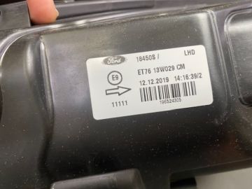 Ford Courier Sağ Far Siyah Zemin Orjinal 14-17 ARASI ET76 13W029 CM