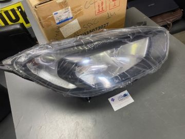 Ford Courier Sağ Far Siyah Zemin Orjinal 14-17 ARASI ET76 13W029 CM