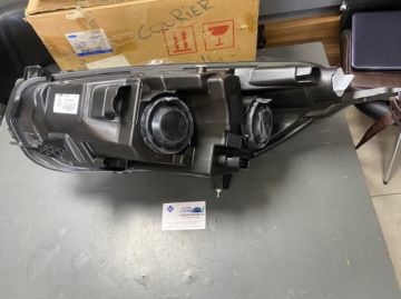 Ford Courier Sağ Far Siyah Zemin Orjinal 14-17 ARASI ET76 13W029 CM