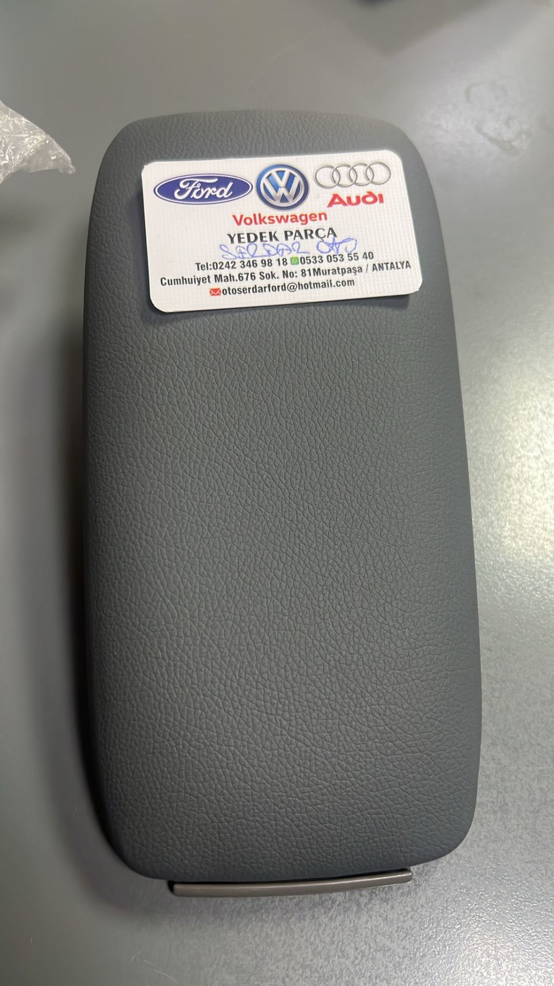 KOLÇAK KOL DAYAMA KAPAĞI DERİ GRİ AUDİ A3 (8P1,8PA) 04-12 ARASI 8p0864245AGD 2K-103