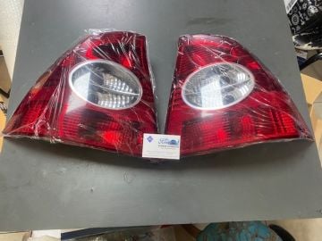Focus Seda Arka Stop Lambası sağ ve sol takım fiyatıdır 06-11 Arası 5m5113602-5m5113a603 (TAKIM 2 ADET FİYATIDIR)