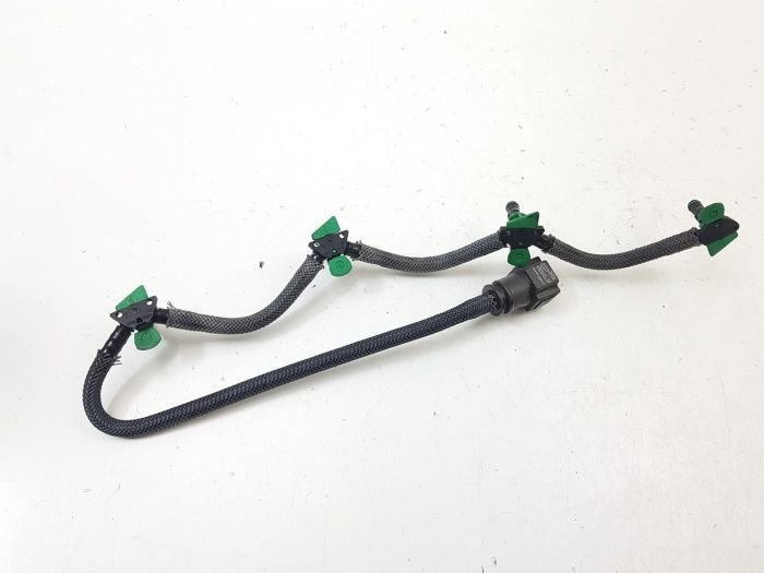 Ford ENJEKTÖR GERİ DÖNÜŞ HORTUMU DİŞİ (FOCUS/C-MAX/MONDEO/CONNECT ORJİNAL FORD AV6Q 9K022 AB
