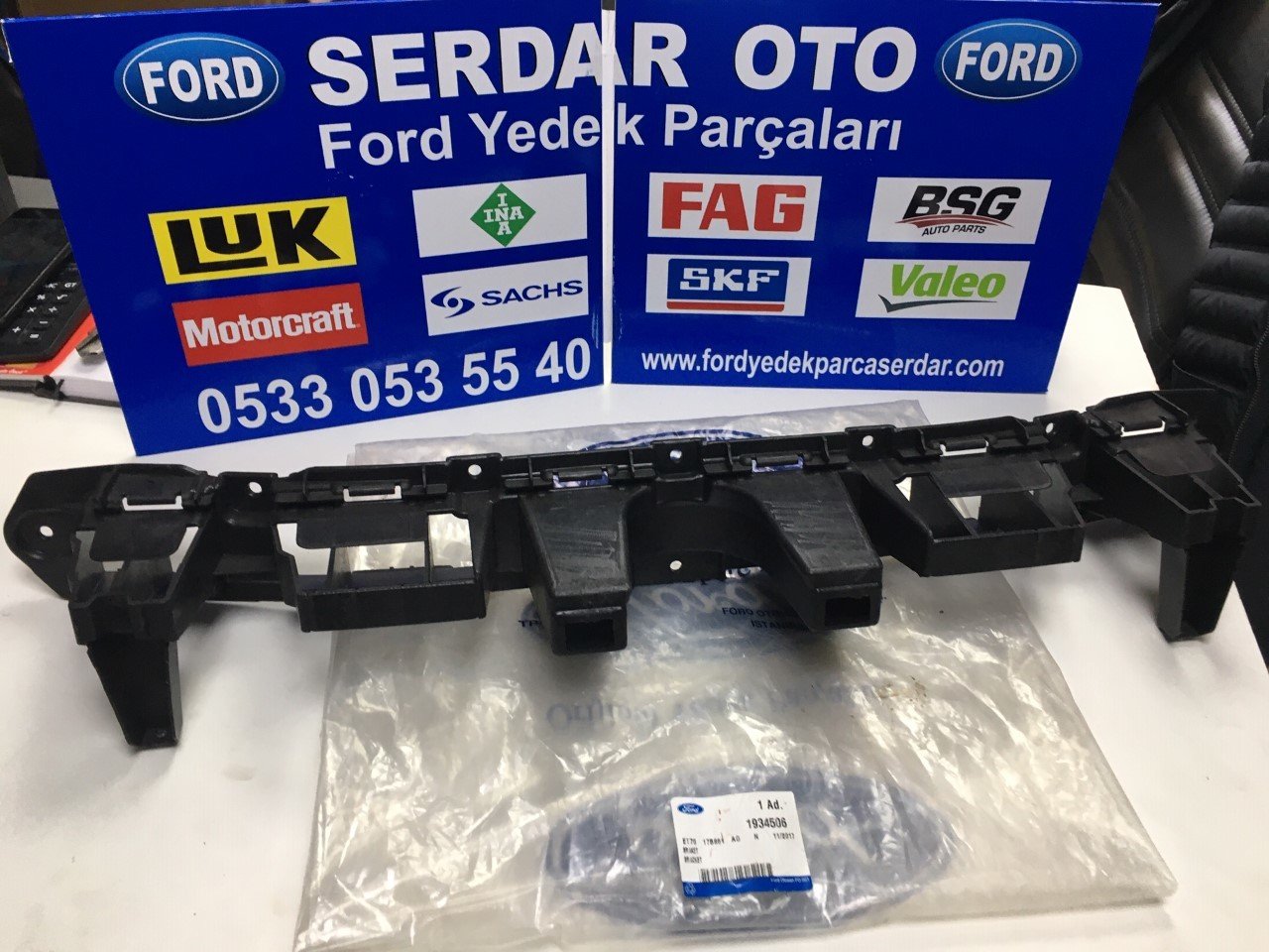Ford Courier Arka Tampon İç Braketi Ayak Bağlantı ET7617B861