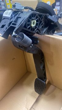 Debriyaj Pedalı Merkezli Courier Start + Stoplu Orjinal EY167b633AB