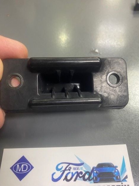 SÜRGÜLÜ KAPI ÜST KAMASI YUVA DİŞİ CONNECT ORJİNAL FORD 8T16V253A26AA