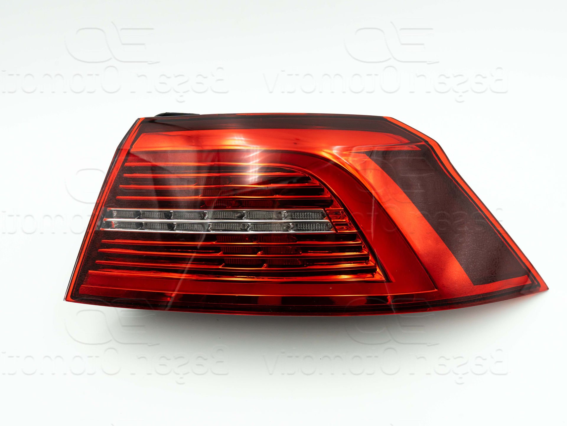 ARKA STOP DIŞ SAĞ VW PASSAT B8 HIGHLINE R-LINE LEDLİ 14-18 ARASI 3G5945208 KLİM-ÜST