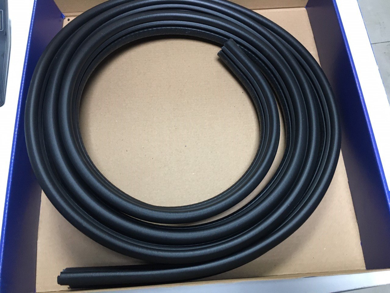 Ford Kapı Lastiği FitiL Escort ve Fiesta 1996-2001 ARASI 95AGA20708