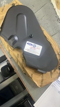 V TRİGER KAYIŞ KORUMA KAPAĞI ÜST DCX LEON A3 A4 OCTAVİA PASSAT GOLF KADİOQ 04L109107E ORJİNAL VW MUR-ÜST-ARK