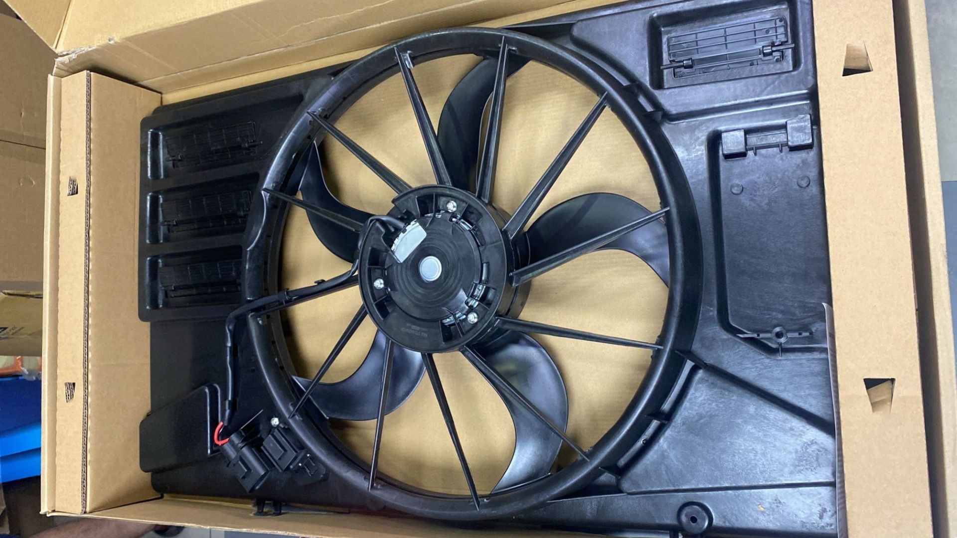 Custom Fan Motoru Beyinli Kale 348585 BK218C607BB DEPO