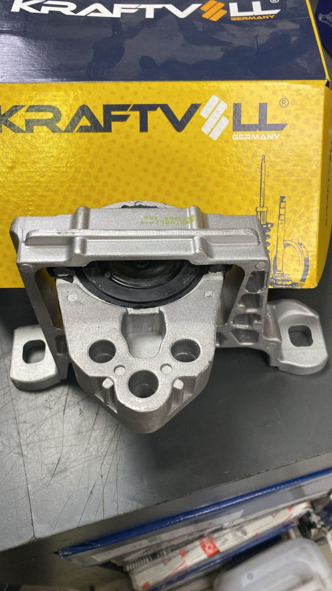 Ford Focus Cmax Kuga Motor Takozu Sağ Üst Otomatik Vites Tdci 15-18 Arası Kraft Germany f1f16f012 10011080 (Kargosu Ücretsiz)