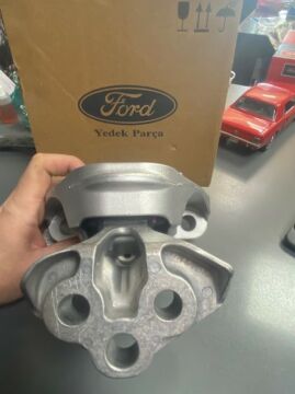 Ford Courier MOTOR TAKOZU SAĞ ÜST 2014-2023 ARASI COURİER ORJİNAL FORD ET766F012 (Kargosu Ücretsiz)
