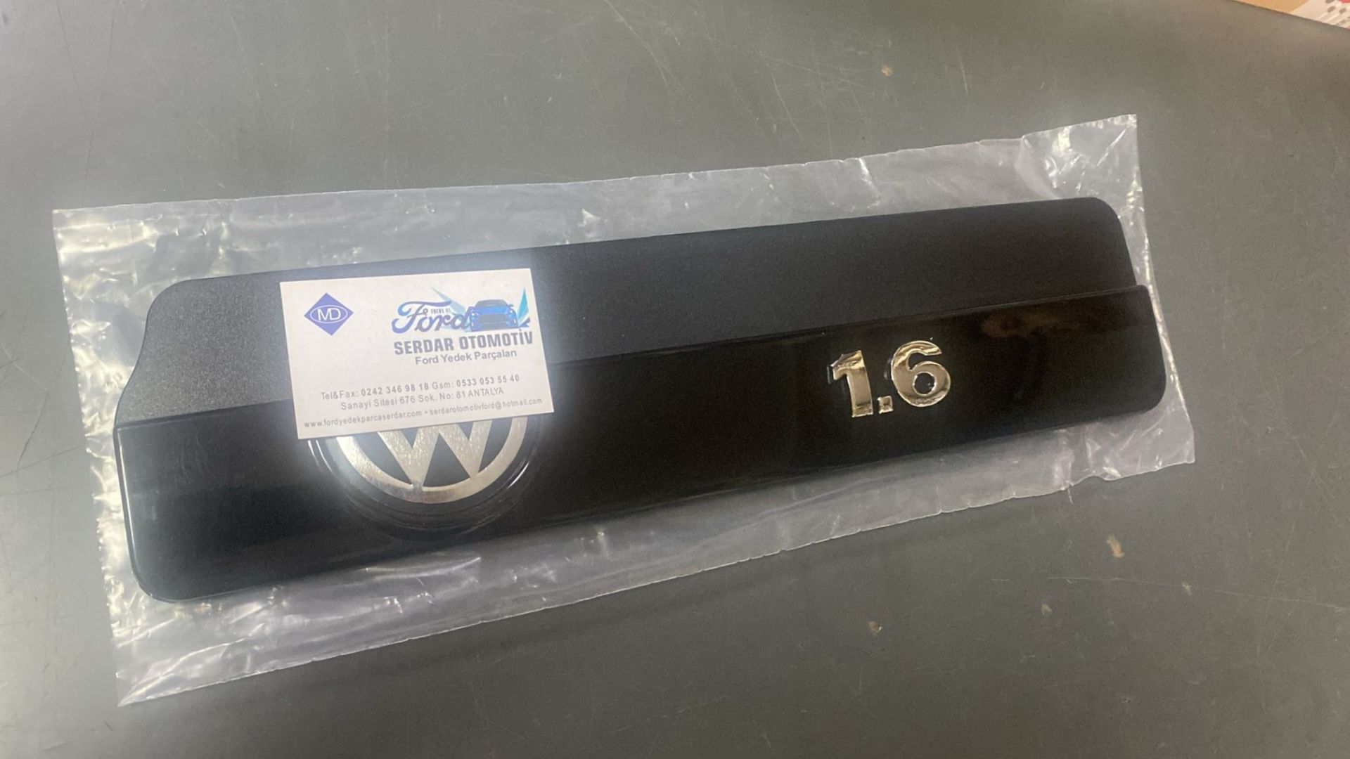 MOTOR ÜST KAPAĞI LOGOLU PLASTİK BORA-FABİA-GOLF4-POLO 1.6 AZD-BCB 036103929E 4-K-105