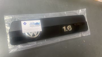 MOTOR ÜST KAPAĞI LOGOLU PLASTİK BORA-FABİA-GOLF4-POLO 1.6 AZD-BCB 036103929E 4-K-105