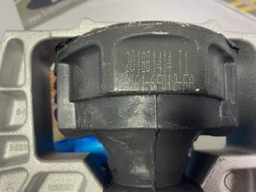 Focus Cmax VolvoS40 TDCİ Dizel Motor Takozu Sağ Üst Orjinal Ford Otosan AV616F012