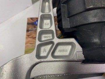 Focus Cmax VolvoS40 TDCİ Dizel Motor Takozu Sağ Üst Orjinal Ford Otosan AV616F012