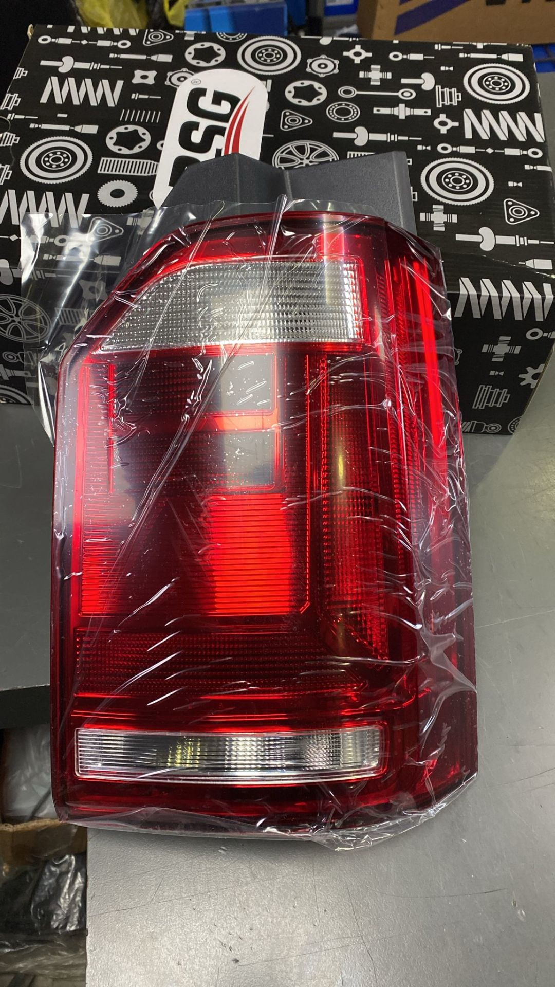 Arka Stop Lambası Sol Transporter T6 15-SONRASI 7E0945095 BARCHA D1-E3