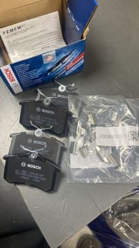 Volkswagen ARKA FREN BALATA TAKIMI GOLF4 GOLF5 PASSAT B5 JETTA  POLO LEON İBİZA TOLEDO OCTAVİA AUDİ3-AUDİ4 SKODA fabia Scirocco KAMİq scala 0986494597 0986494387 BOSCH 2Q0698451  1J0698451J 5Q0698451E