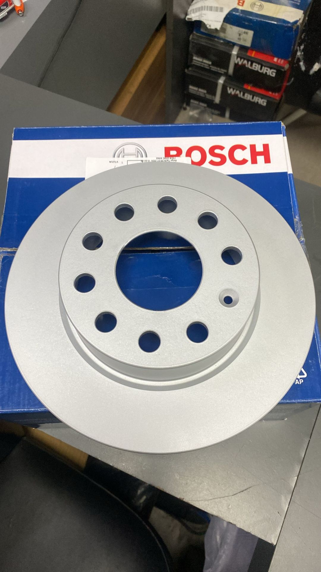 VOLKSWAGEN Arka Fren Disk Takımı GOLF5-GOLF6-JETTA-CADDY-Audi A3-LEON Bosch 0986479099 1K0615601AA K 1K0615601AB 5C0615601