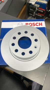 VOLKSWAGEN Arka Fren Disk Takımı GOLF5-GOLF6-JETTA-CADDY-Audi A3-LEON Bosch 0986479099 1K0615601AA K 1K0615601AB 5C0615601