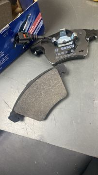 Transporter Ön Fren Balata Takımı Transporter T5 T6 T7 Bosch  0986494107 7h0698151