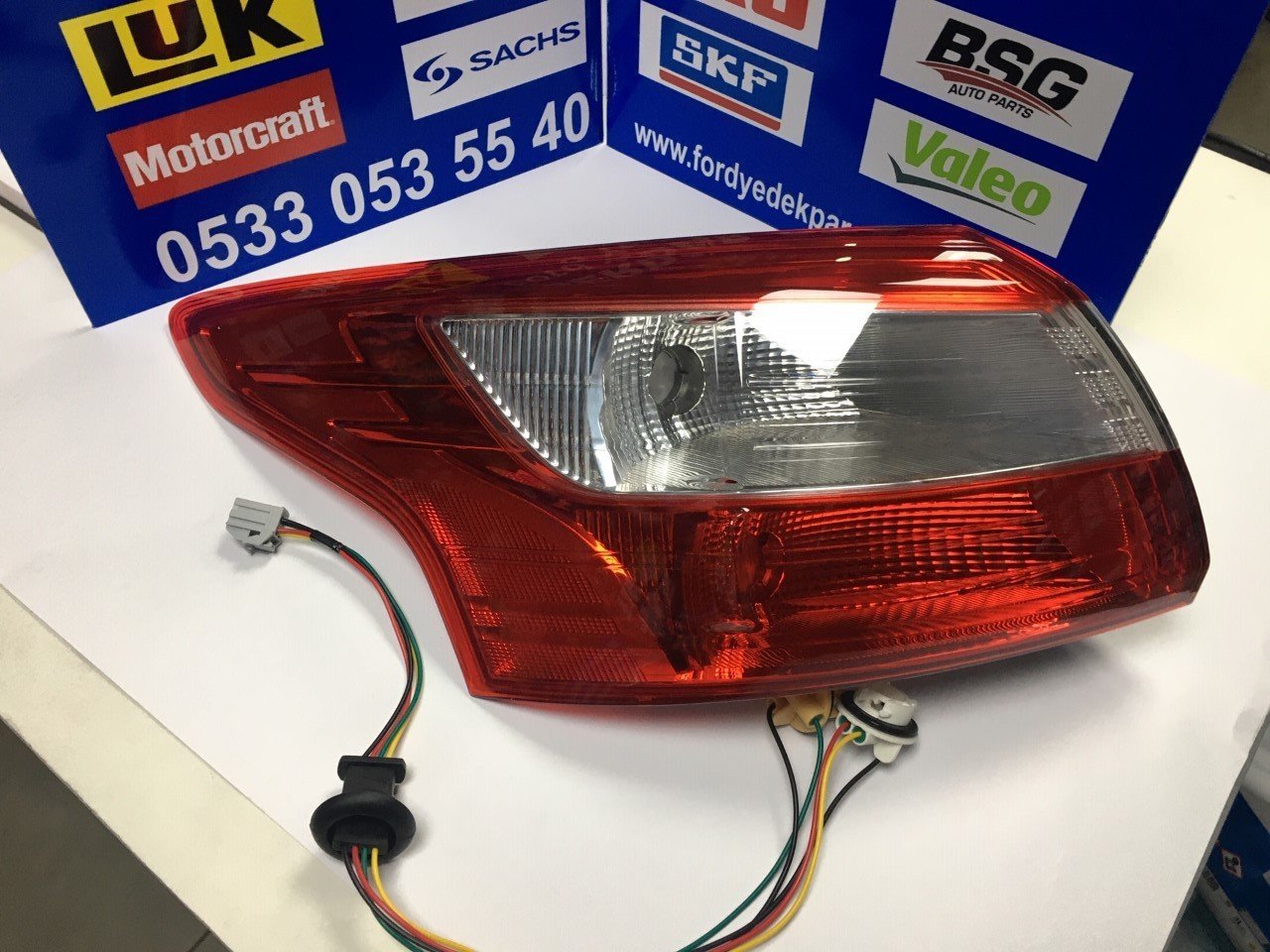 Focus Arka Stop Lambası Sol Dış Sedan Kasa 11-14 Arası BM5113405CH