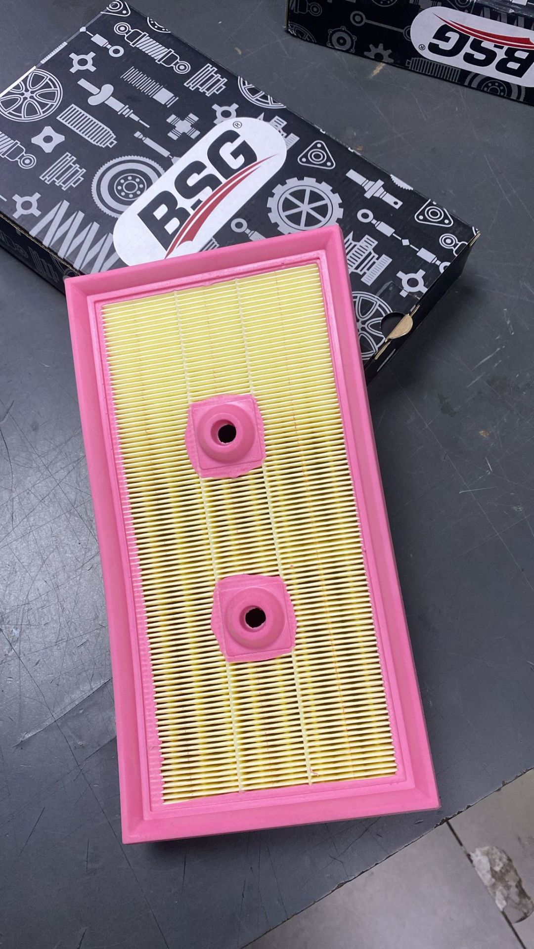 Volkswagen Hava Filtresi Benzinli 1.6 FSİ GOLF5-JETTA-PASSAT-A3-LEON-OCTAVİA BLF 03C129620B BSG90135013