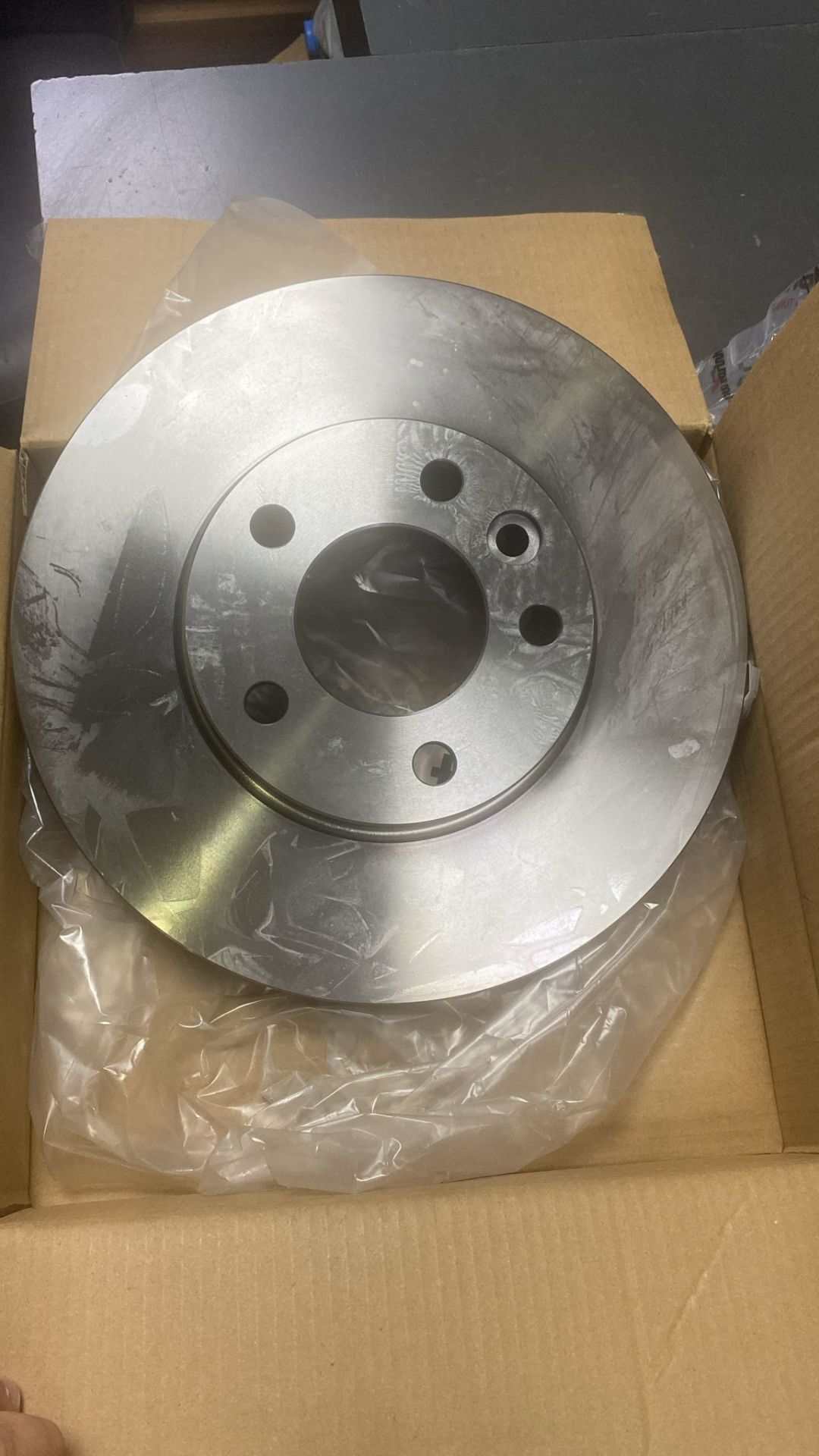 Ön Fren Disk Takımı T5 T6 T7 T8 Transporter Bosch 0986479R84 7H0615301D
