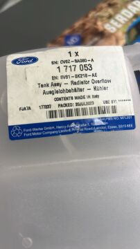 FOCUS BENZİNLİ 1.6 RADYATÖR YEDEK EK DEPOSU 11-17 ARASI 8V61 8K218 AE ORJİNAL FORD (Kargosu Ücretsiz)