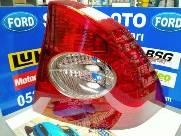 Focus Arka Stop Lambası Sağ 2006-2011 Arası 5M5113A602