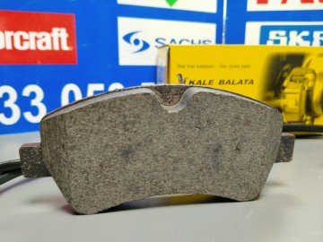Transit ve Custom  Arka Fren Balata Takımı Fişli KALE BK3J2M008 2560317515 (Kargosu Ücretsiz)