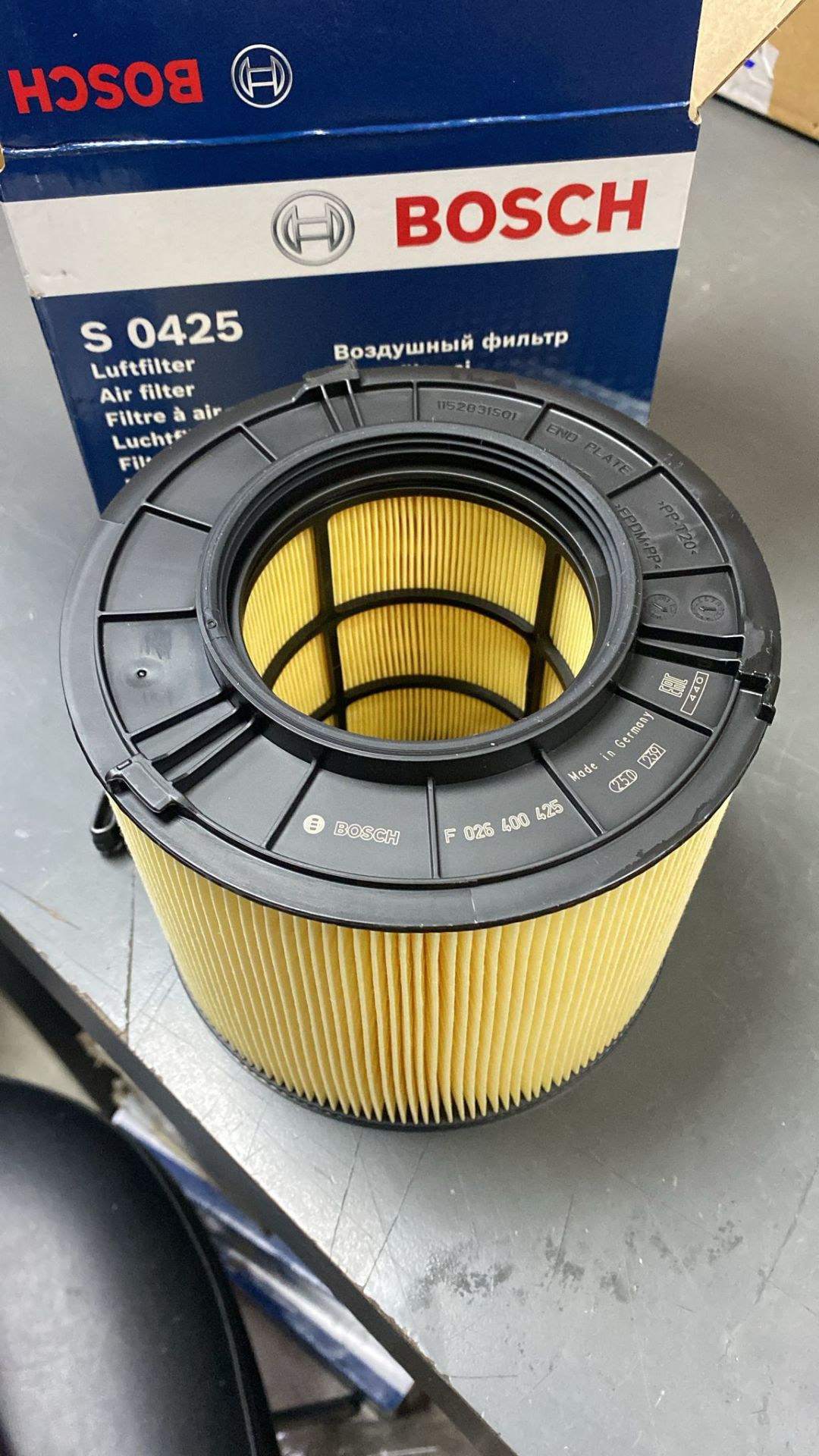 HAVA FİLTRESİ 2010- Sonrası AUDİ A4 A5 Q5 1.4 2.0 C 17013 8W0133843C BOSCH 026400425 CVNA-CYRC-CYMC-CYRB-DDWA 1,4 TFSİ-2,0 TFSİ