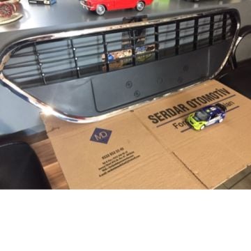 Focus Ön Tampon Panjuru Krom Nikelaj Çerçeveli 2008-2011 ARASI 8M5117B968