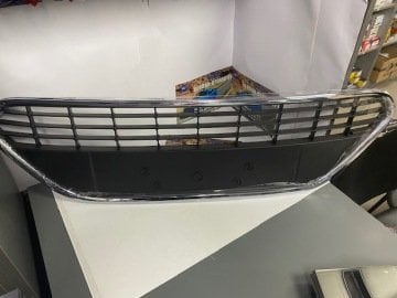 Ford Focus Ön Tampon Panjuru Krom Nikelaj Çerçeveli 2008-2011 ARASI 8M5117B968