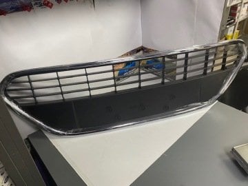 Ford Focus Ön Tampon Panjuru Krom Nikelaj Çerçeveli 2008-2011 ARASI 8M5117B968