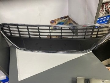 Ford Focus Ön Tampon Panjuru Krom Nikelaj Çerçeveli 2008-2011 ARASI 8M5117B968