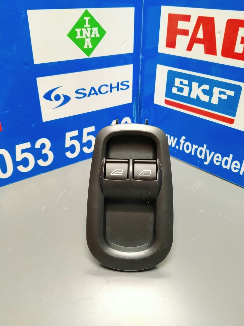 Ön Cam Açma Düğmesi Sol Transit ve Custom GK2T14A132 11-407-023