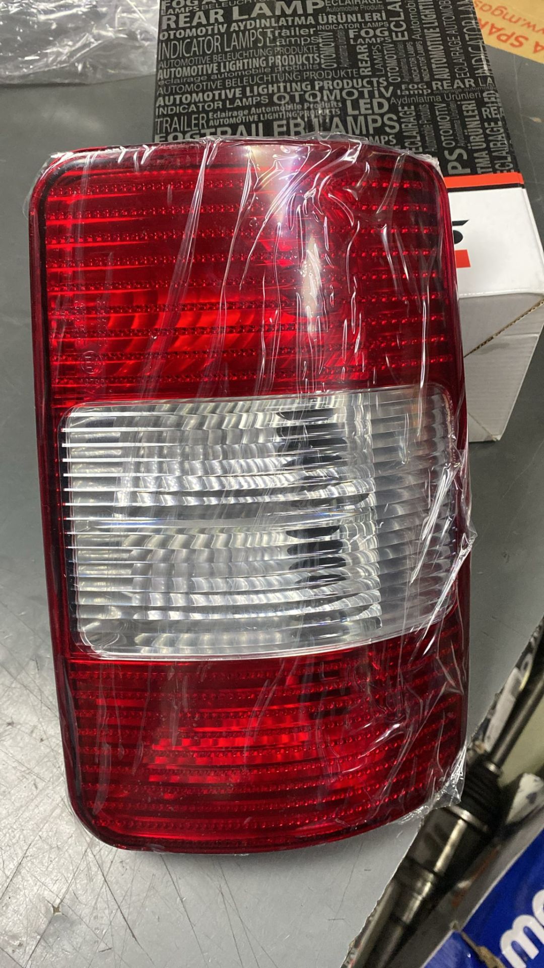 Arka Stop Lambası sağ Caddy M611540 04-10 ARASI 2K09450296