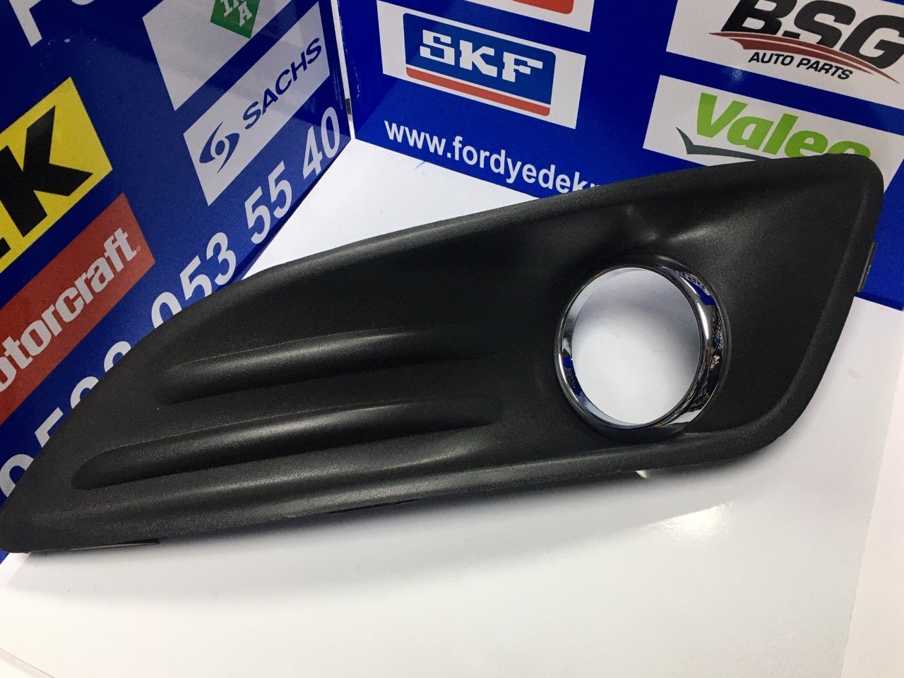 Fiesta Ön Sis Far Çerçevesi Sol Mat SİYAH 2013-2017 Yıllar Arası Ford Fiesta