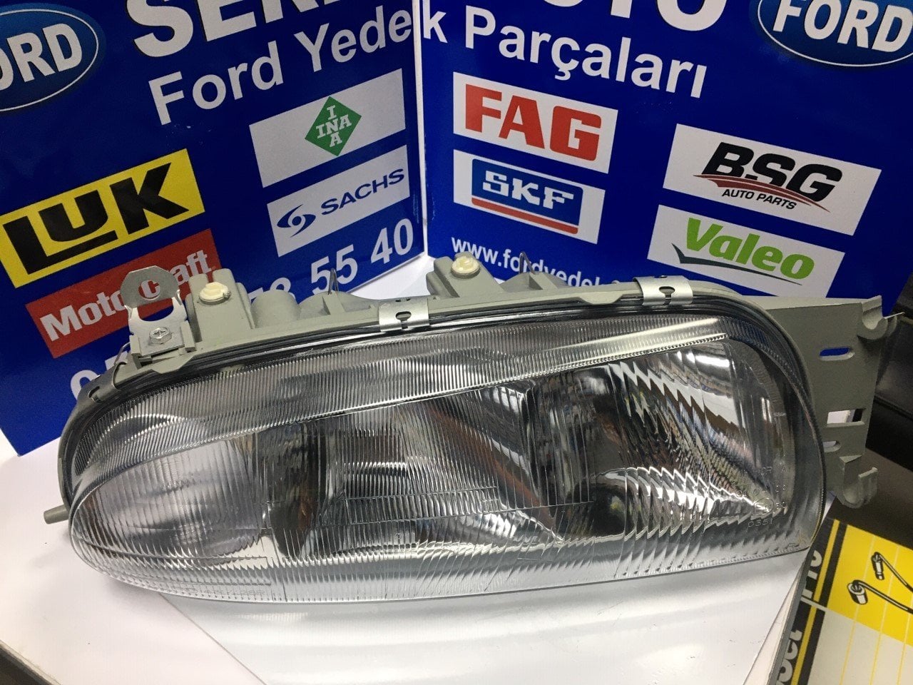 Ford Fiesta Ön Far Sağ 1996-1998 Yıllar Arası Ağlayan Yüz DEPO 4311128R