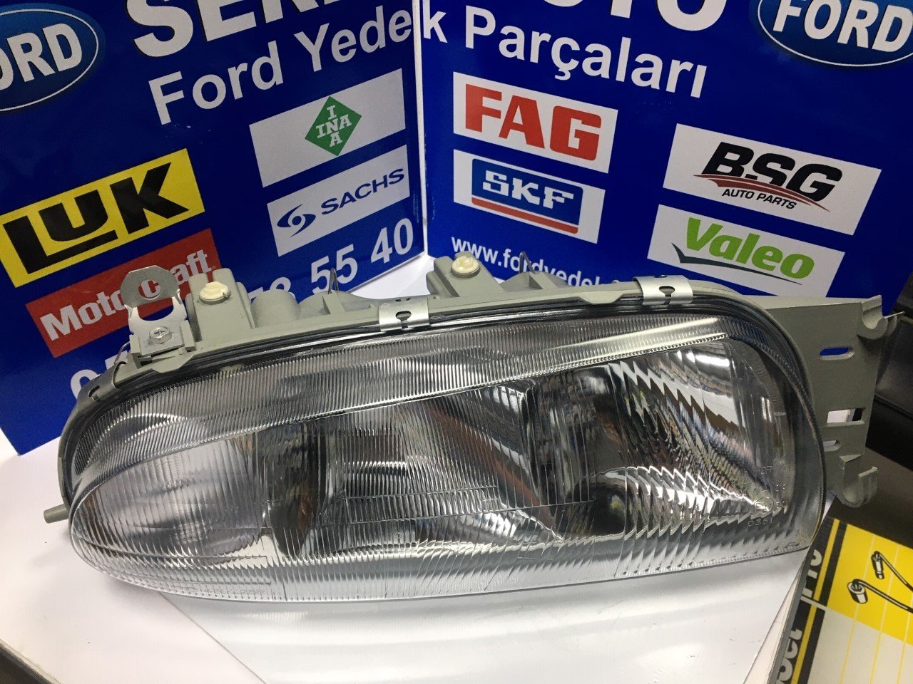 Ford Fiesta Ön Far Sağ 1996-1998 Yıllar Arası Ağlayan Yüz DEPO 4311128R