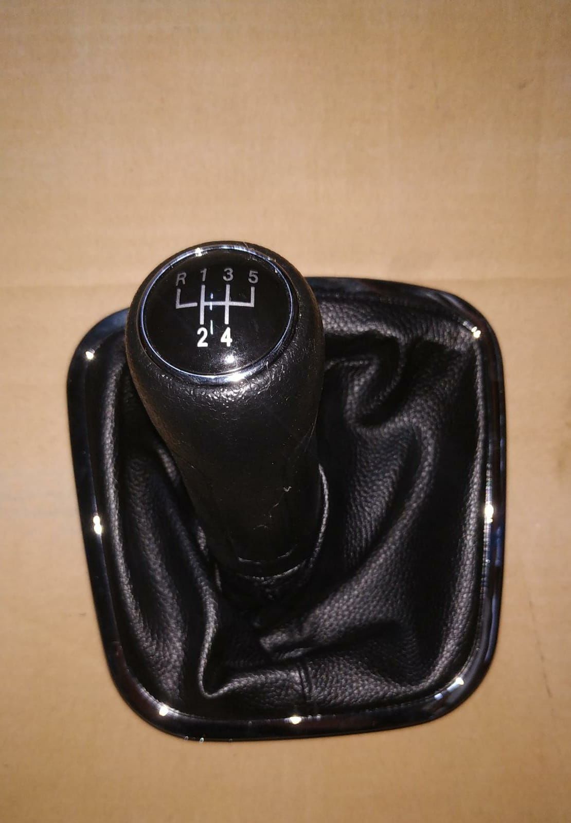 POLO VİTES TOPUZU + KÖRÜĞÜ KOMPLE 5.VİTES KROM ÇERÇEVE 10- SONRASI 6R0711113M-WİSCO 3-43