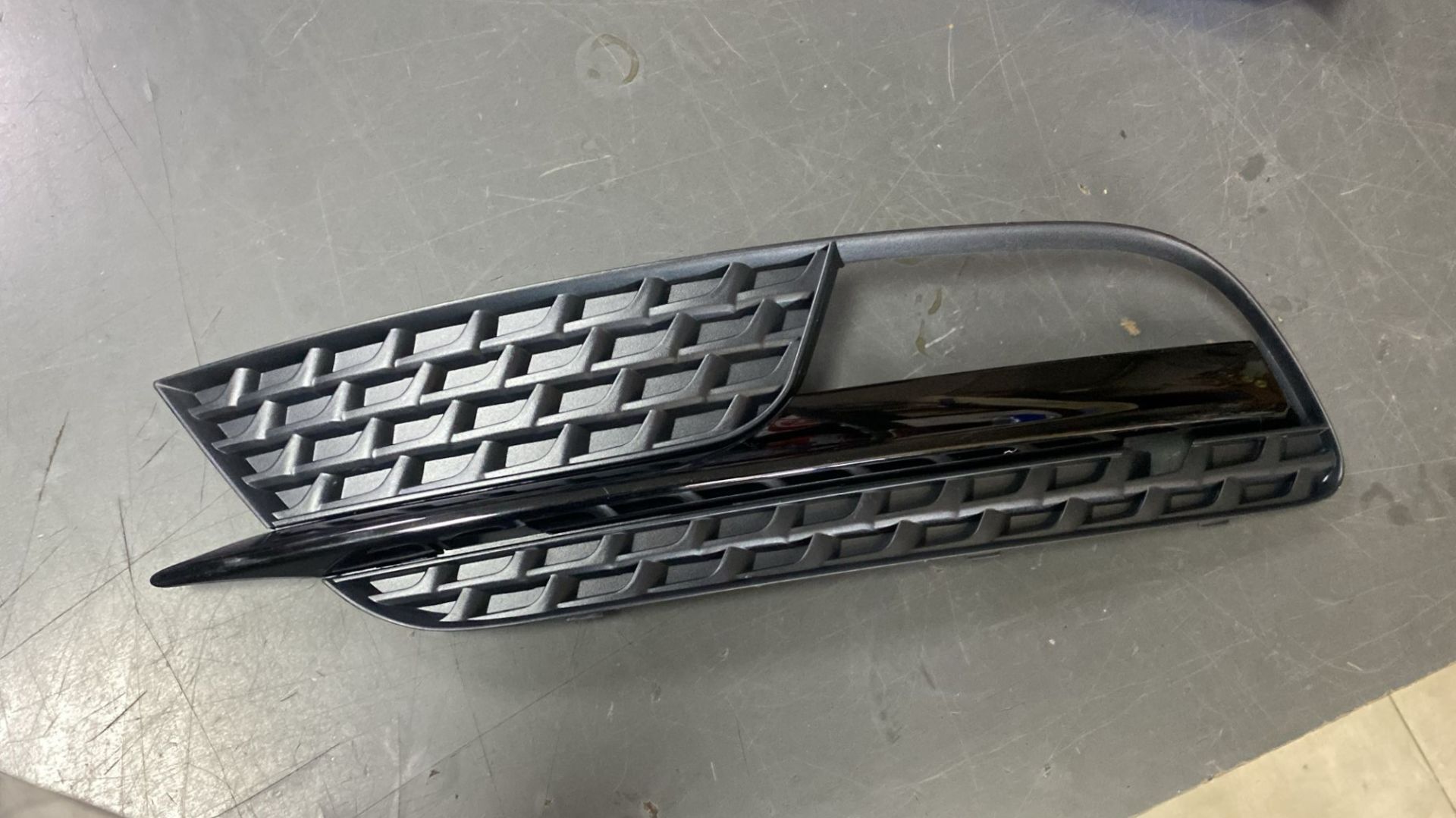 Audi Sol Sis Kapağı Sis Delikli Parlak Siyah Çıtalı Audi A5 8T0807682H GKL291178 1-K-20-AR